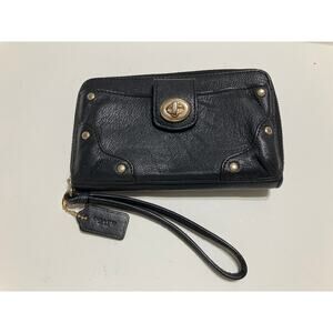 COACH BLACK LEATHER WOMENS MEDIUM SIZE WRISTLET WITH LATCH